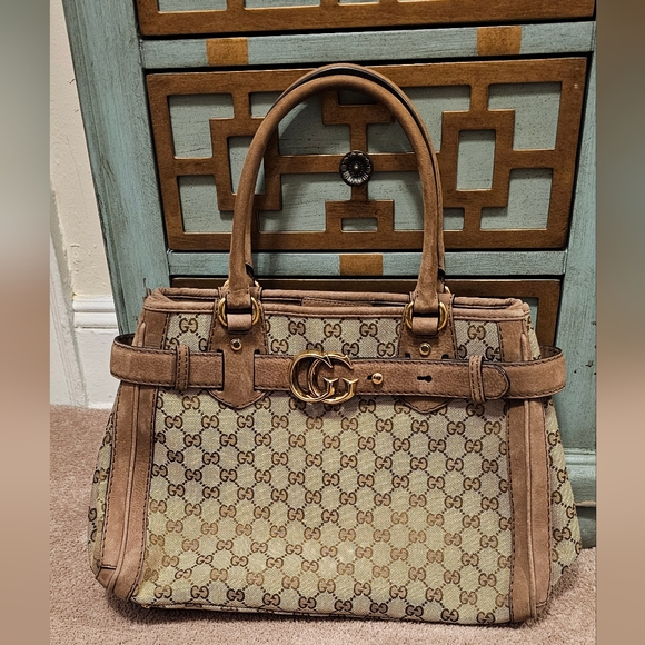 100% AUTHENTIC GUCCI RUNNING TOTE GG - Picture 1 of 13